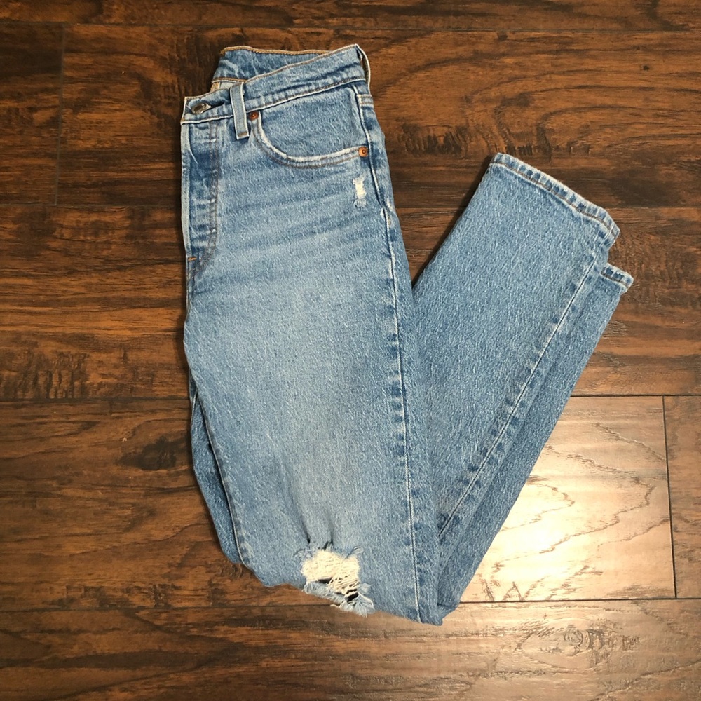 Levi’s 501 in women’s jeans. 24X30 and fit me snug at 5’0 and 100 lbs.
